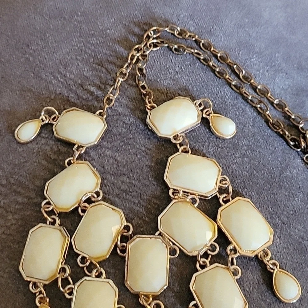 3/$30 VTG Creamy Yellow Geometric Cluster Cascade Bib Chandalier Necklace